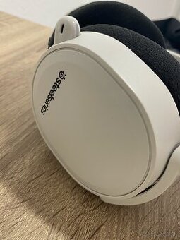 SteelSeries Arctis 7P+ – bezdrôtové herné slúchadlá (PS5/PC)