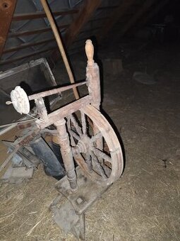 Kolovrátok , Šijacie  stroje + iné starožitnosti.