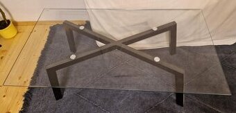 Predam konferencny stolik