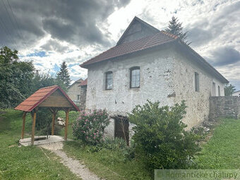 200-ročná kamenná chalupa v horách, obec Lipovec