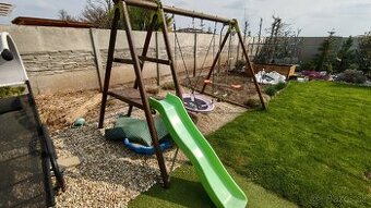 Zahradna detska hojdacka, ihrisko