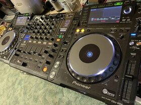 Predam 2x Pioneer CDJ-2000NXS + mix 1x DJM-900NXS