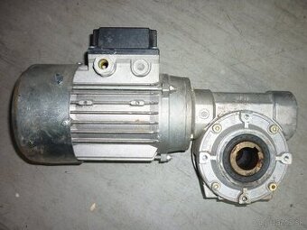 Elektromotor s prevodovkou