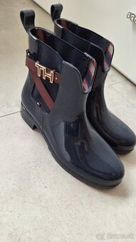 Tommy Hilfiger