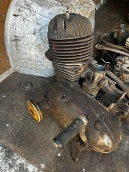 Jawa 250 Pérák-2xmotor + náhradne diely