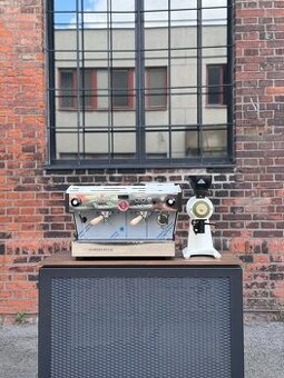 Kávovar La Marzocco Linea PB 2AV - 1 měsíc v provozu