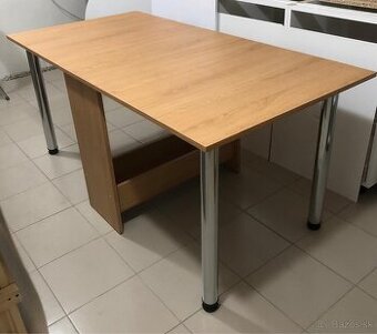 Rozkladací jedálenský Stol .