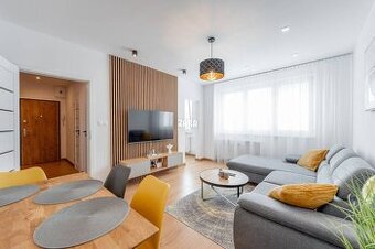 Tr.SNP - 2 izbový byt, loggia, 53 m2.Zariadený,KOMPLETNÁ REK