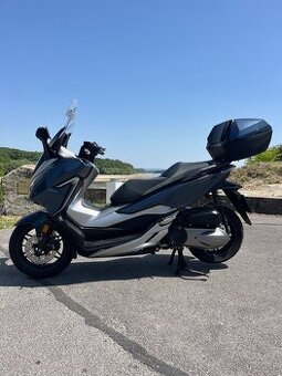Honda Forza 300