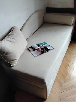 Posteľ s úložným priestorom