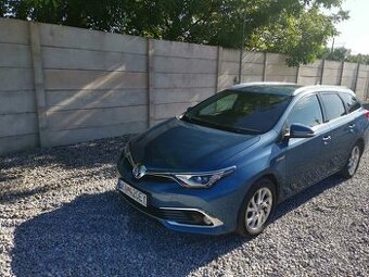 Toyota Auris hybrid combi
