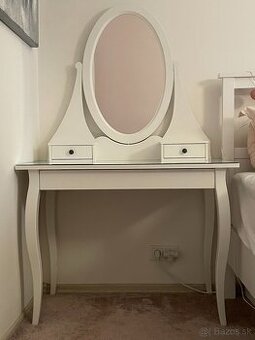 Toaletný stolík HEMNES