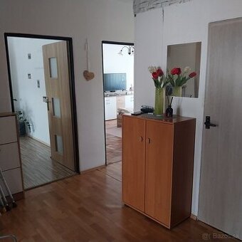 PREDÁM  Priestranný 4-izbovy byt HORNÉ OBDOKOVCE