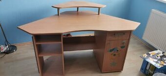 Darujem rohovy stol pod pocitac, do detskej izby