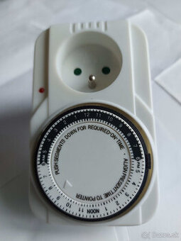 Programovatelný spínač zásuvky 230V