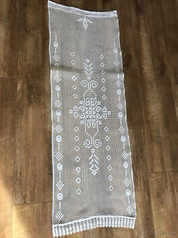 zaclonka a vyšivaný obrus