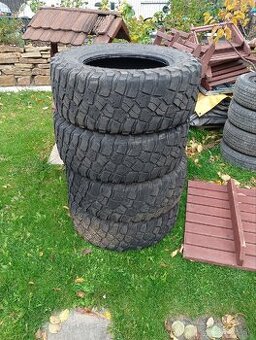Bf Goodrich mud terrain km3 265/65r17