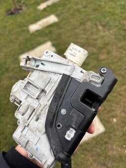 Zamok zadny lavy Audi A3, A6 C6, A8, aSeat Exeo