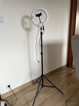 Statív s osvetlením