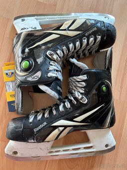 Hokejové korčule reebok us 10,5 + šnúrky howies