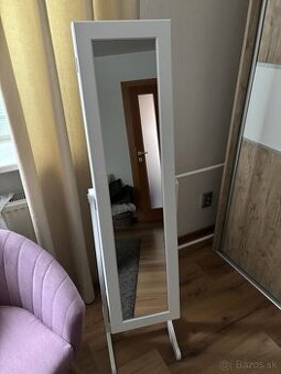 Predam samostatne stojace zrkadlo