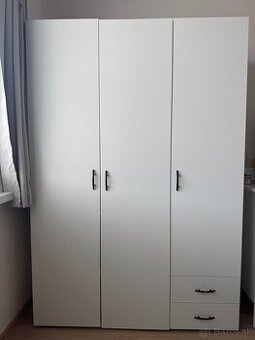 biela skriňa