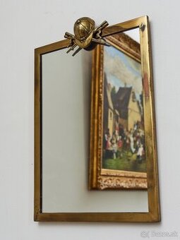 Kovové nástenné zrkadlo s jazdeckou prilbou