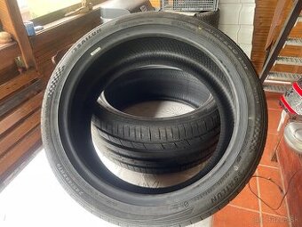 Pneu 245/40R19 - 1