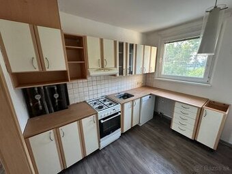 Za symbolickú cenu posuniem kuchynskú linku so spotrebičmi