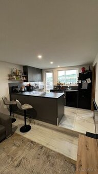 Prenájom 3-izbového bytu s balkónom – 68 m², 10. poschodie,