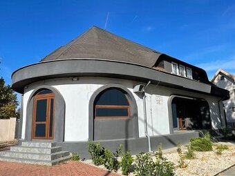 2382 HĽADÁTE V KOMÁRNE BUDOVU NA PODNIKANIE A BÝVANIE