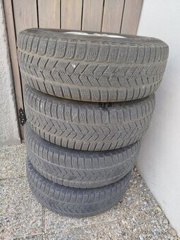 Predám komplet zimnú sadu 215/65-r16,5x114,3