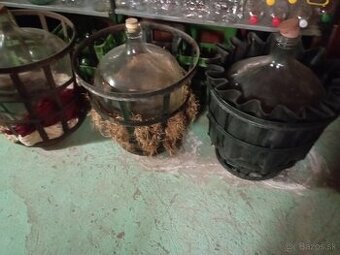 Sklenene flase na vino