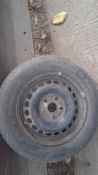 Predam zimné mneu plusz plechove disky.