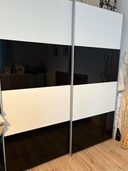 Šatníková skriňa