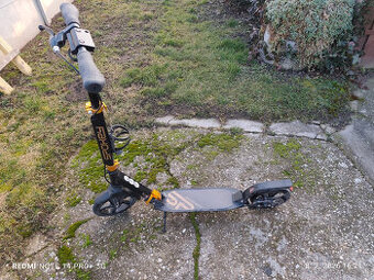 Freestyle kolobežka.