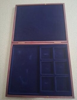 Kúpim drevenú kazetu na mince,  medaile