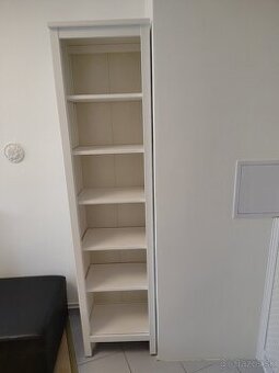 predám bielu knižnicu Hemnes IKEA