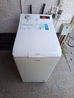 Práčka úzka electrolux