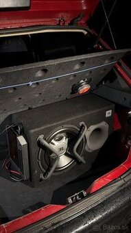 JBL subwoofer + zosilňovač (1000 W)