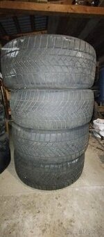 225/40 R18