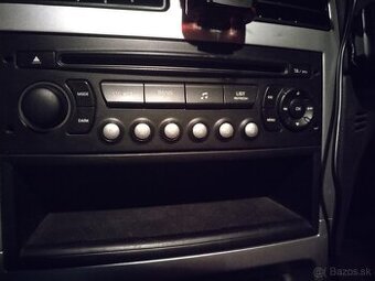 Autorádio Pegout 307