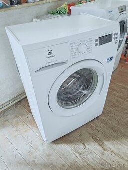 Predám práčku Electrolux 6kg 1200rpm - 1