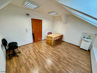 Rekonštruovaná kancelária - 17,5 m2 - v centre mesta