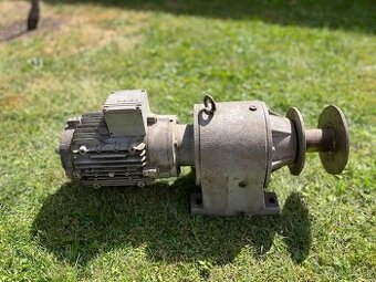 Elektromotor Siemens s prevodovkou