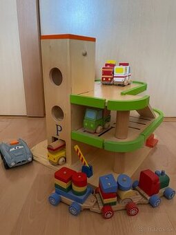 Predám drevenú poschodovú garáž