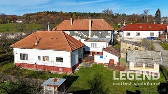 Jedinečná usadlosť 8i+2 vo Vrzavke - 12.642m2, hosp. budovy - 1