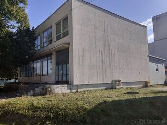 Priemyselná budova v Partizánskom