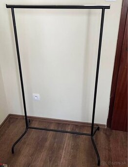 Predám štender na oblečenie