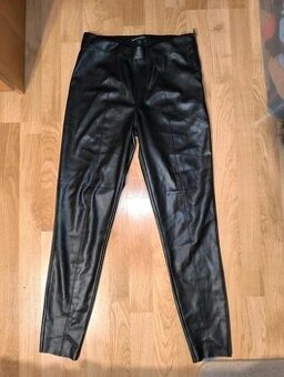 Dámske koženkové legíny čierne